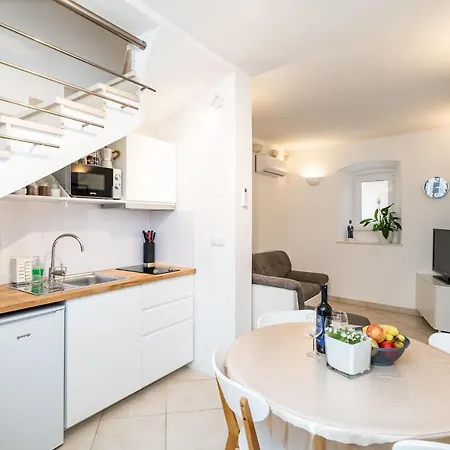 Apartament Gate *