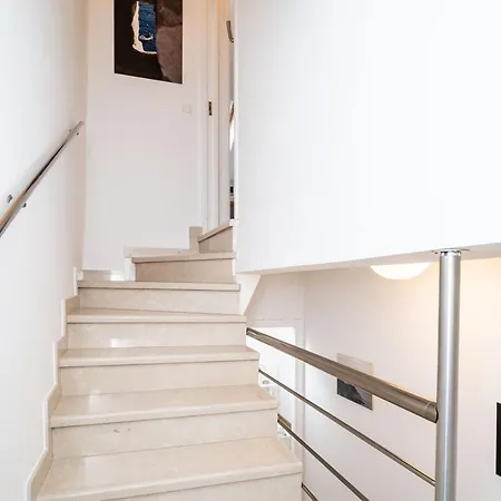 Gate Apartman *