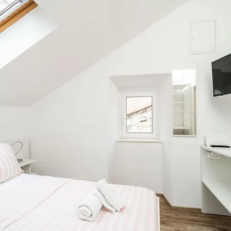 Gate Apartman *